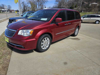 2015 Chrysler Town & Country, $6750. Photo 2