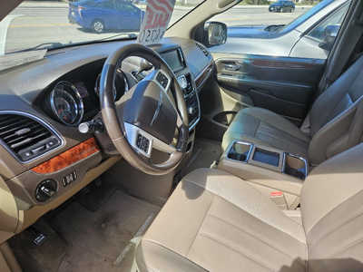 2015 Chrysler Town & Country, $6750. Photo 3