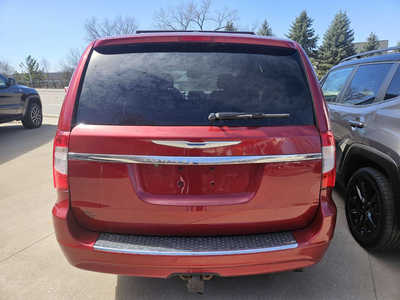 2015 Chrysler Town & Country, $6750. Photo 4