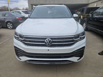 2022 Volkswagen Tiguan, $29750. Photo 2