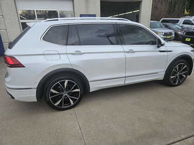 2022 Volkswagen Tiguan, $29750. Photo 3
