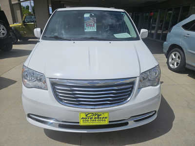 2015 Chrysler Town & Country, $7950. Photo 2