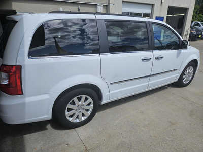 2015 Chrysler Town & Country, $7950. Photo 4