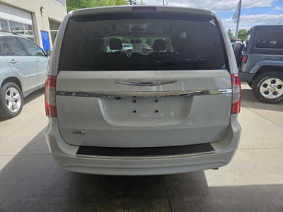2015 Chrysler Town & Country, $7950. Photo 5