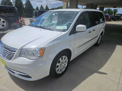 2015 Chrysler Town & Country, $7950. Photo 1