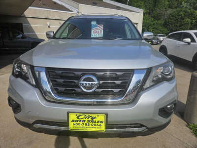 2017 Nissan Pathfinder, $10750. Photo 2