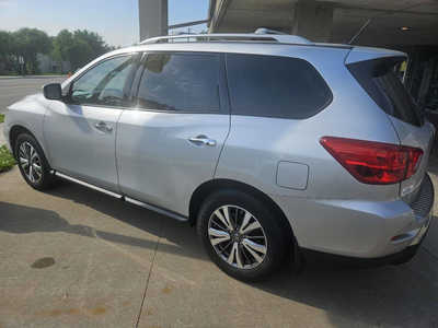 2017 Nissan Pathfinder, $10750. Photo 3