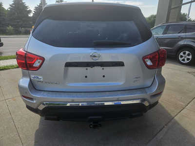 2017 Nissan Pathfinder, $10750. Photo 4