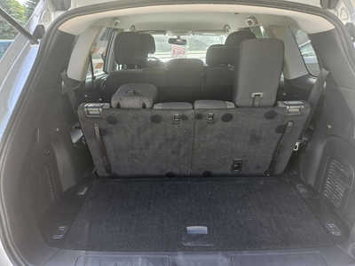 2017 Nissan Pathfinder, $10750. Photo 5