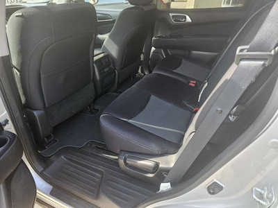 2017 Nissan Pathfinder, $10750. Photo 7