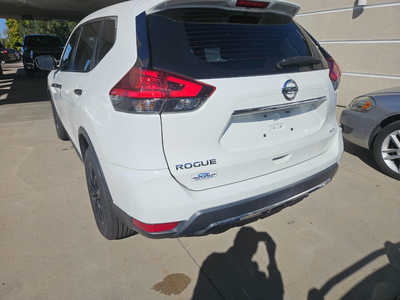 2017 Nissan Rogue, $7950. Photo 4
