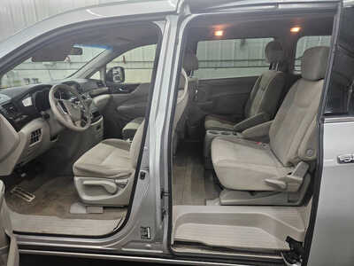 2016 Nissan Quest, $4950. Photo 5