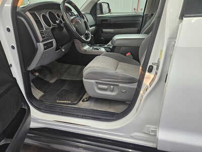 2010 Toyota Tundra Crew Cab, $11750. Photo 6