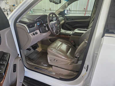 2016 Chevrolet Suburban, $17950. Photo 5