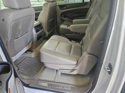 2016 Chevrolet Suburban, $17950. Photo 8