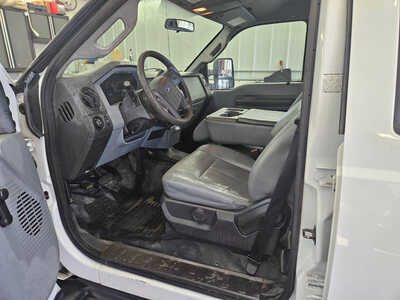 2015 Ford F350 Crew Cab, $13750. Photo 4
