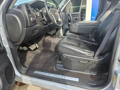 2012 Chevrolet 1500 Crew Cab, $9850. Photo 5