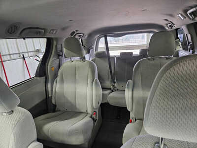 2009 Toyota Venza, $8750. Photo 5