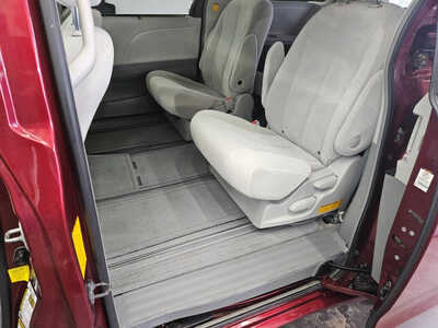 2009 Toyota Venza, $8750. Photo 6