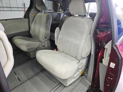 2009 Toyota Venza, $8750. Photo 7