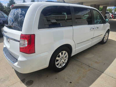 2016 Chrysler Town & Country, $6850. Photo 2