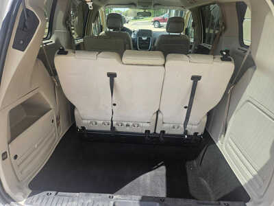 2016 Chrysler Town & Country, $6850. Photo 5