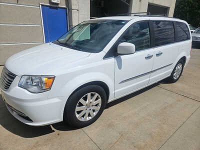 2016 Chrysler Town & Country, $6850. Photo 8
