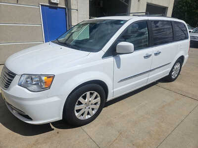 2016 Chrysler Town & Country, $6850. Photo 1