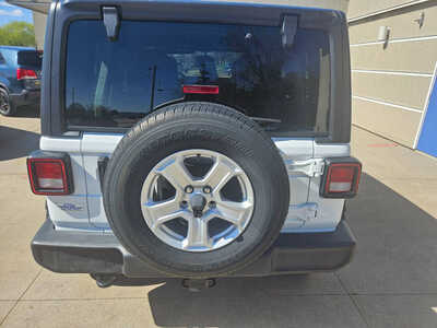 2018 Jeep Wrangler Unlimited, $16750. Photo 3