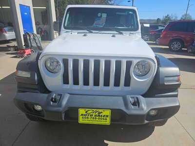 2018 Jeep Wrangler Unlimited, $16750. Photo 4