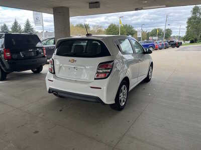 2017 Chevrolet Sonic, $8950. Photo 9