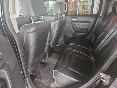 2010 Hummer H3, $6750. Photo 9
