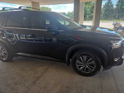2022 Nissan Pathfinder, $19750. Photo 3