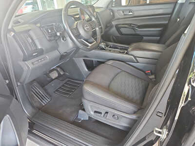 2022 Nissan Pathfinder, $19750. Photo 6