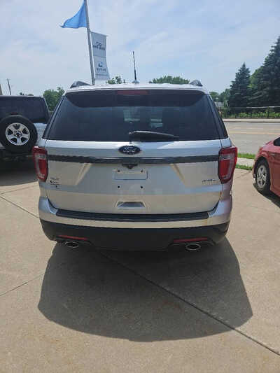 2018 Ford Explorer, $12450. Photo 4