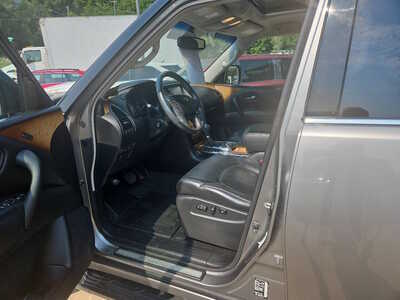 2014 Infiniti QX80, $11750. Photo 5