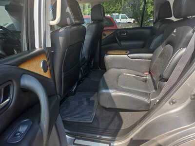 2014 Infiniti QX80, $11750. Photo 6