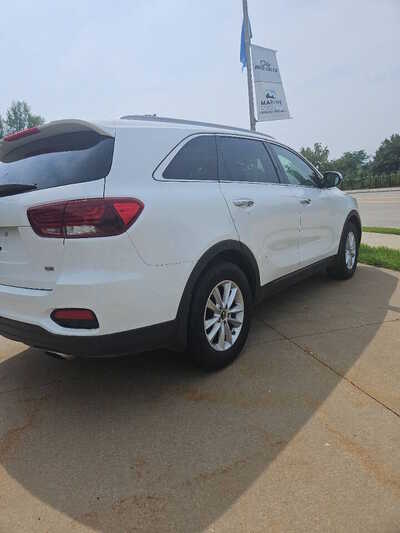 2019 Kia Sorento, $11750. Photo 3