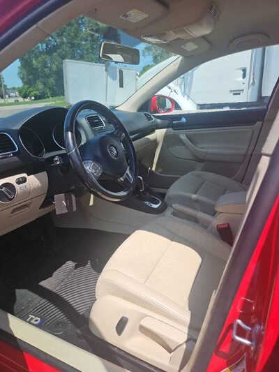 2013 Volkswagen Jetta, $6950. Photo 6
