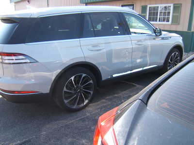 2020 Lincoln Aviator, $45990. Photo 3