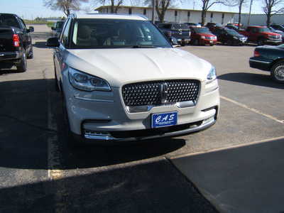 2020 Lincoln Aviator, $45990. Photo 4