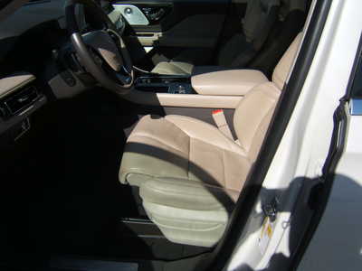 2020 Lincoln Aviator, $36900. Photo 5