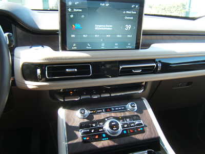 2020 Lincoln Aviator, $36900. Photo 12