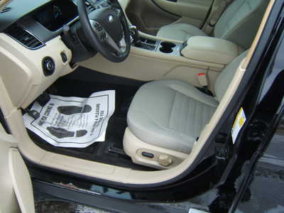 2017 Ford Taurus, $13890. Photo 5