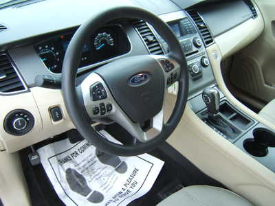 2017 Ford Taurus, $13890. Photo 7