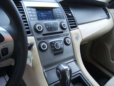 2017 Ford Taurus, $13890. Photo 8