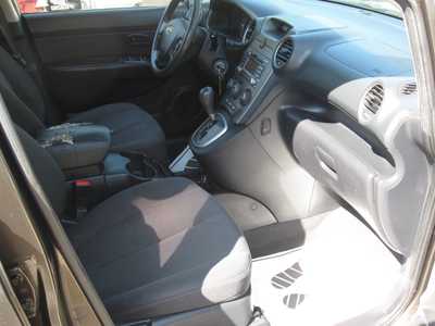 2009 Kia Rondo, $3595. Photo 10
