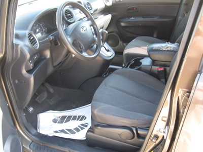 2009 Kia Rondo, $3595. Photo 4