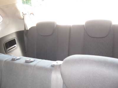 2009 Kia Rondo, $3595. Photo 6