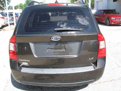 2009 Kia Rondo, $3595. Photo 7
